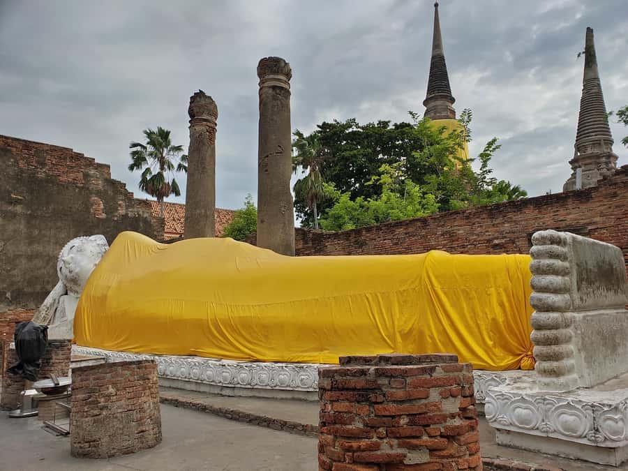 Bangkok: Ayutthaya & Local Market Tour In Spanish or English - The local market stop: Thai daily life, not a photo booth