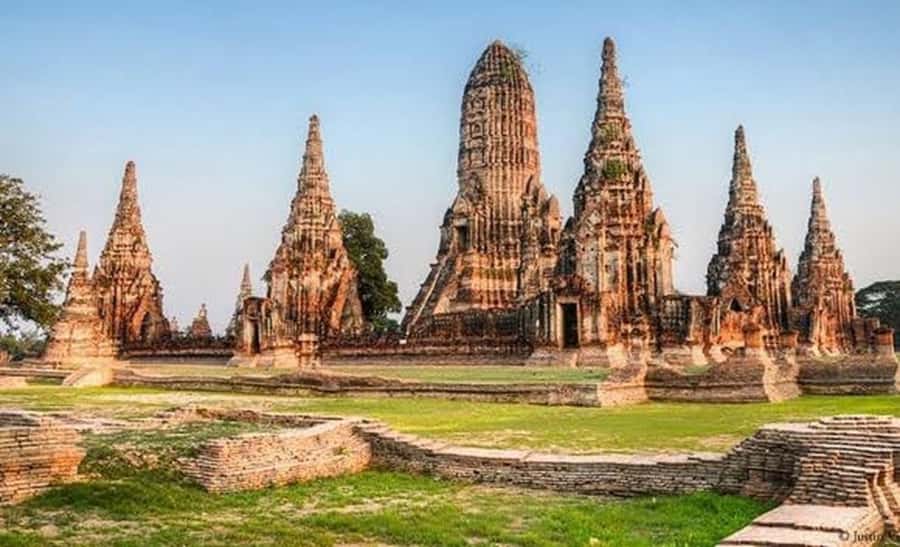 Bangkok: Ayutthaya Temples and River Cruise Day Tour - Chao Phraya luxury boat cruise: lunch, upper-deck views, and the Temple of Dawn