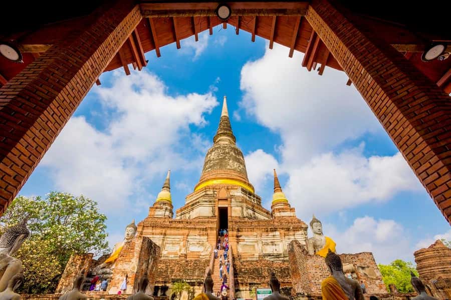 Bangkok: Ayutthaya VIP Day Trip with Boat Ride & Guide - Wat Phra Si Sanphet’s Royal Stupas: Ruins With a Clear Royal Center