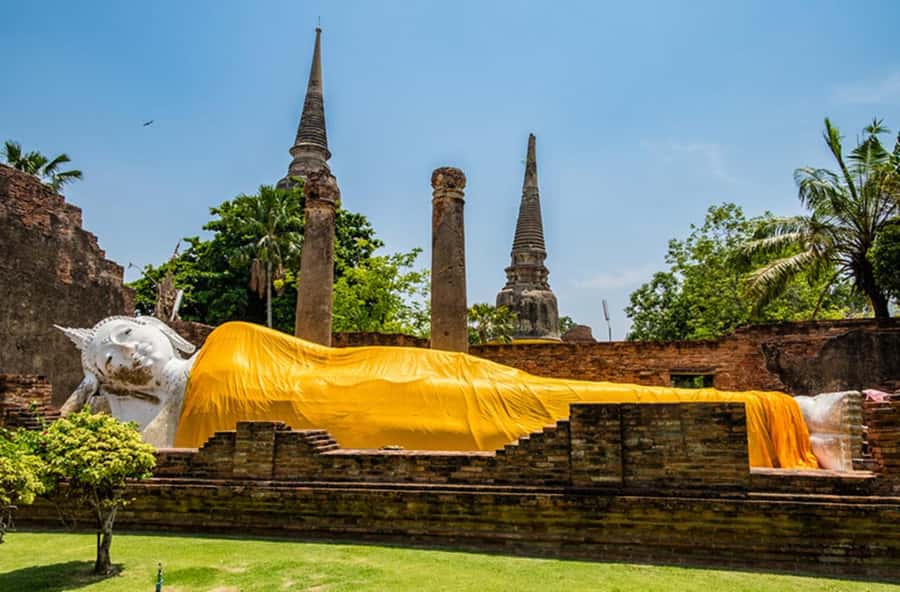 Bangkok: Ayutthaya VIP Day Trip with Boat Ride & Guide - From Bangkok Pickup to Wat Yai Chai Mongkhon’s Chedivs and Seated Buddha