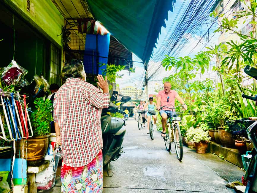 Bangkok: Backstreets and Hidden Gems Bike Tour - Stop 4: Wat Nak Prok as a Quick Temple Moment
