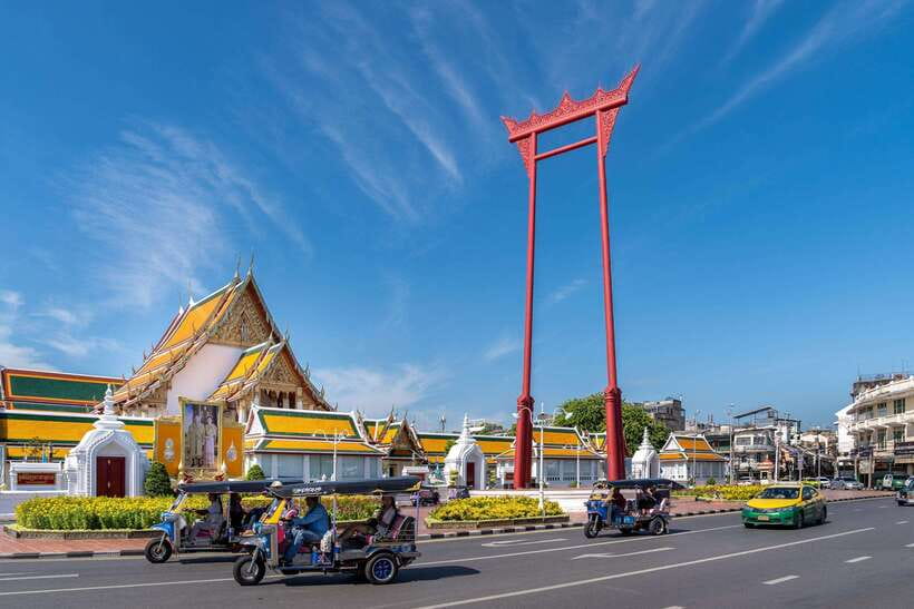 Bangkok: Backstreets and Historic Temples Bike Tour - Baan Bu Bronzework Community: where a market becomes a lesson
