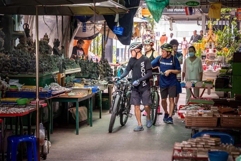 Bangkok: Backstreets and Historic Temples Bike Tour - Starting at Discova Day Tour Shop: meeting point and what you get right away