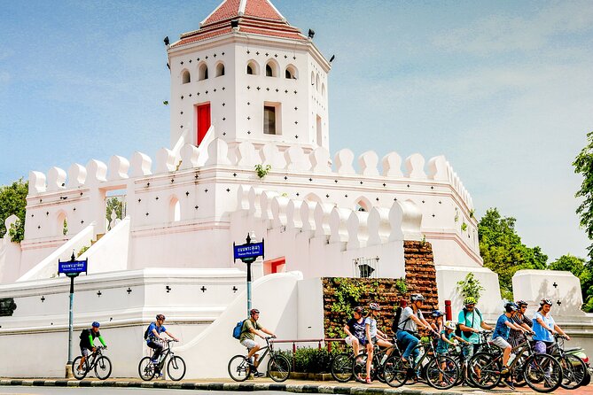 Bangkok: Backstreets and Temple Historic Bike Tour - Chao Phraya ferry crossing and the park by the Grand Palace