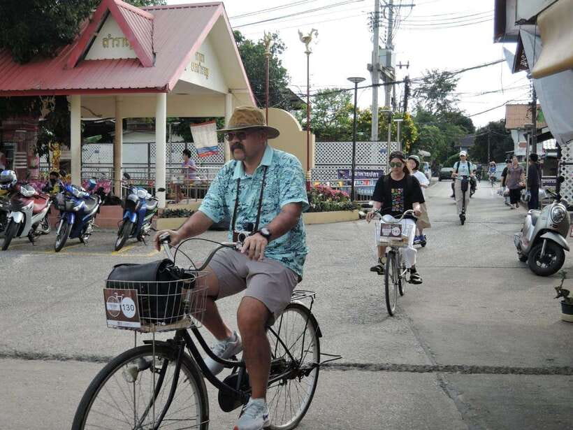 Bangkok: Bang Kachao Green Lung Bike Tour - Bike time on flat roads: tree shade and local pace