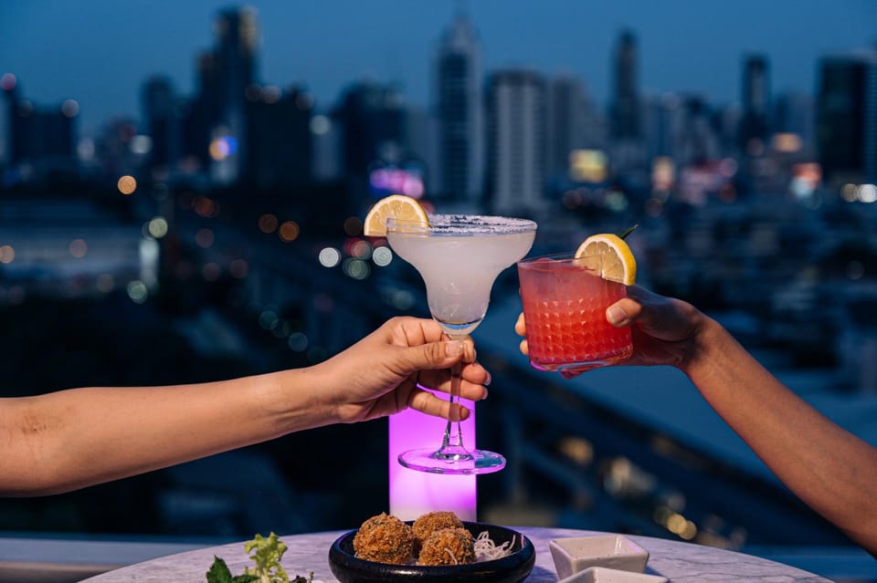 Bangkok: Barracuda Rooftop Bar Akara Hotel - Barracuda Rooftop Bar at Akara Hotel: what the 360° view gives you
