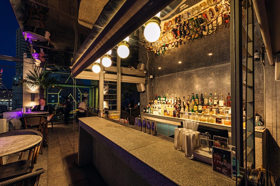 Bangkok: Barracuda Rooftop Bar Akara Hotel - Price and value: is $32 per person really fair?