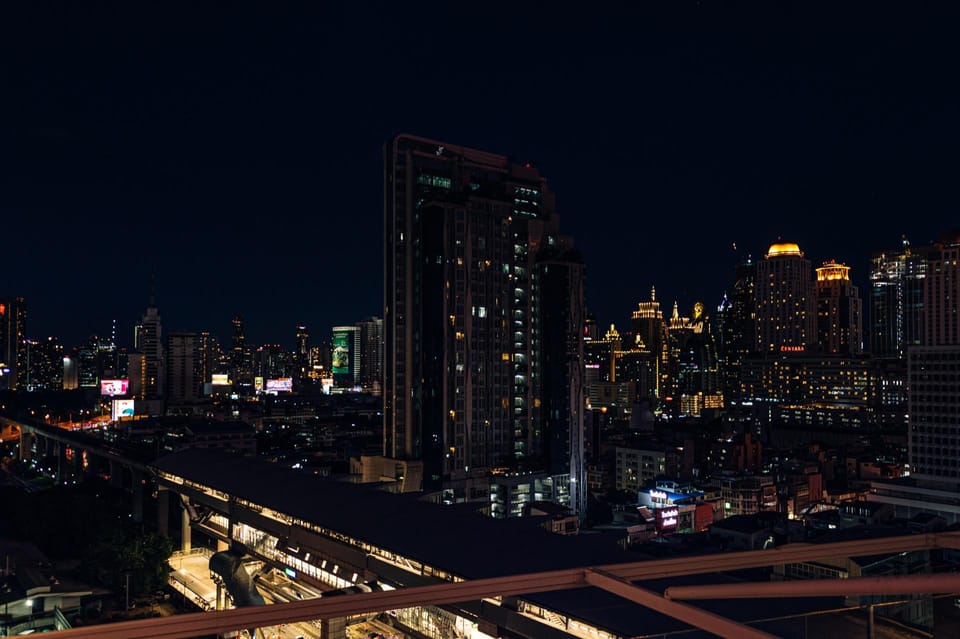 Bangkok: Barracuda Rooftop Bar Akara Hotel - Timing your rooftop slot: when to go for best skies