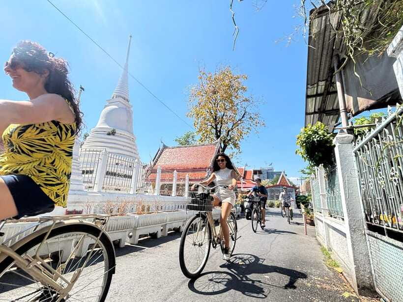 Bangkok: Bicycle Experiences and Longtail Boat Canal Cruise - Bangkok Yai and the long-tail boat hour on klongs