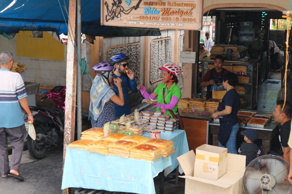 Bangkok: Bike and Canal Boat Tour with Lunch - Thonburi by bike: the shortcut to a quieter Bangkok