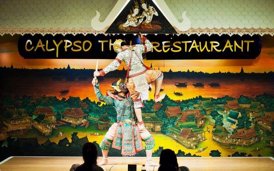 Bangkok: Calypso with Thai Classical Dance - Arriving at Calypso: Thai decor, easy timing, and two seating zones
