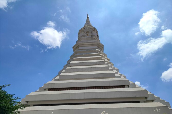 Bangkok Canal Tour: Chaophraya River and Wat Arun - The cruise moment between temples: canal calm and river perspective