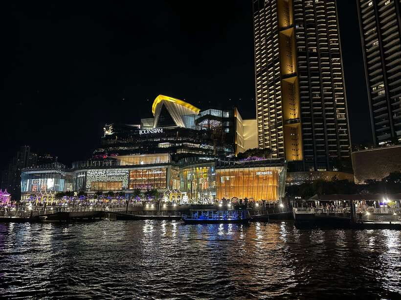 Bangkok: Chao Phraya River Cruise with Indian Buffet Dinner - Illuminated Bangkok landmarks: Wat Arun and the Grand Palace from the water