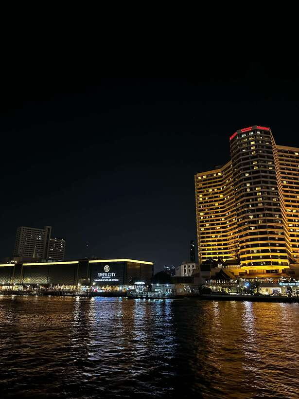 Bangkok: Chao Phraya River Cruise with Indian Buffet Dinner - What the 4-hour schedule means for your night