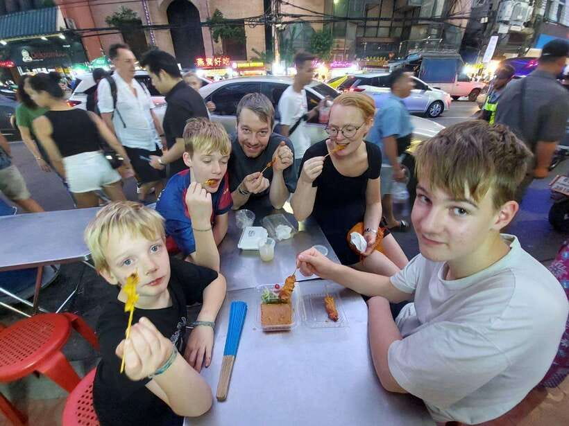 Bangkok: Chinatown Food Tour with Michelin Food Stalls - Yaowarat at night: why this 3-hour plan makes sense