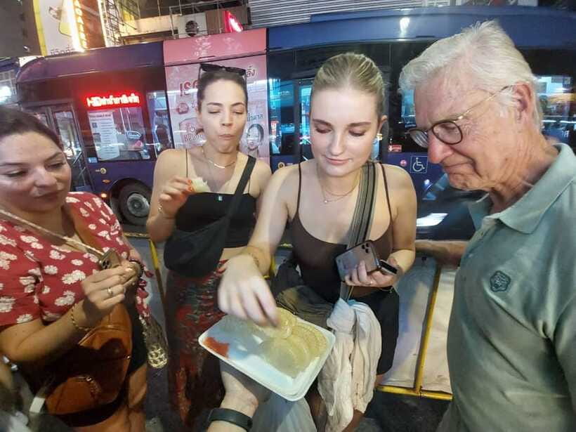 Bangkok: Chinatown Food Tour with Michelin Food Stalls - Thai-Chinese street food you can expect to taste in Chinatown