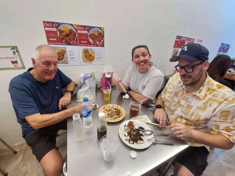 Bangkok: Chinatown Food Tour with Michelin Food Stalls - Dessert and tea at the end: how the tour avoids an ugly crash