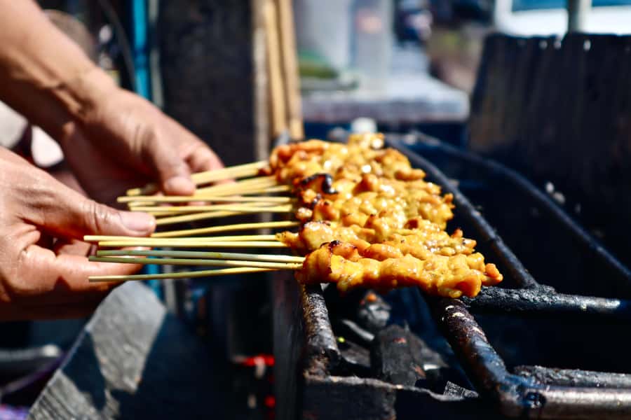 Bangkok: Chinatown Street Food Tour with 8+ Local Dishes - Stop 2: Spicy grilled pork, sticky rice, and local beer