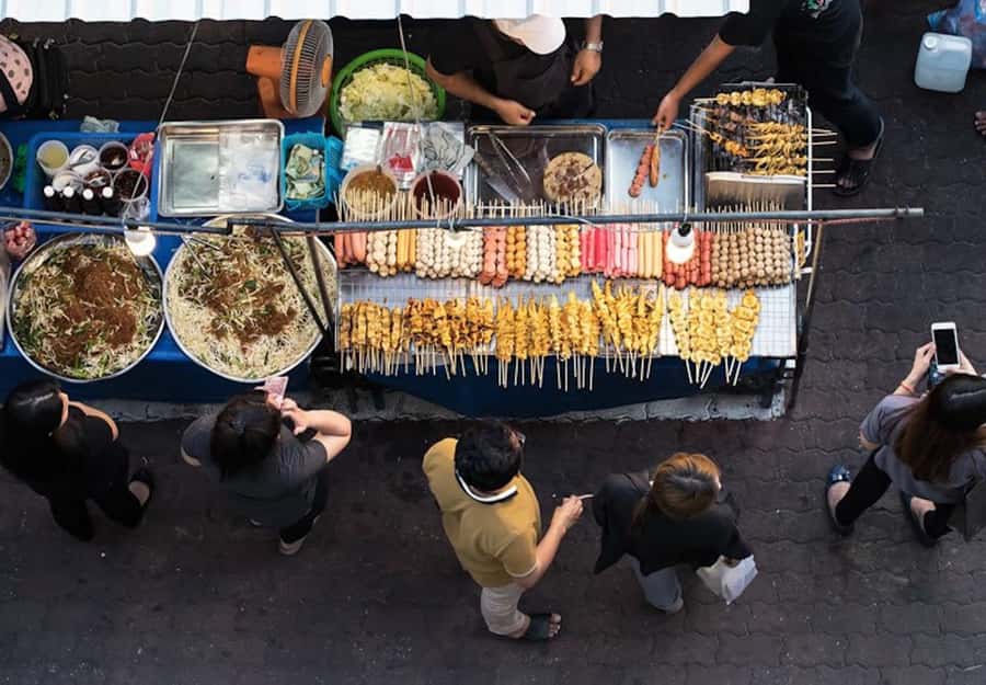 Bangkok: Chinatown Street Food Tour with 8+ Local Dishes - Stop 1: Spicy basil chicken over jasmine rice
