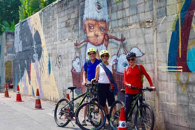 Bangkok City Bike Tour - Hotel-pickup & Lunch - Stop 1: Talad Noi Wall Art and the older riverside Bangkok vibe