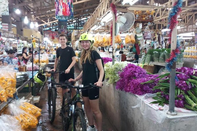 Bangkok City Bike Tour - Hotel-pickup & Lunch - Stop 4: Pak Khlong Flower Talat and the smell test you can’t fake