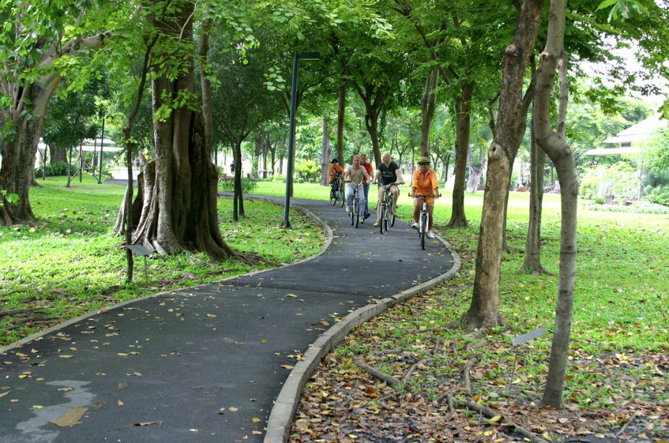 Bangkok: City Culture half-day Bike Tour - The temple stop: culture context before the city gets loud