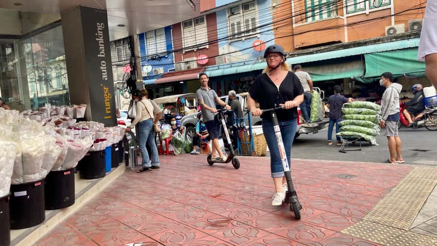 Bangkok: City Highlights Electric Scooter Tour - Key Things You’ll Notice on This Bangkok E-Scooter Tour