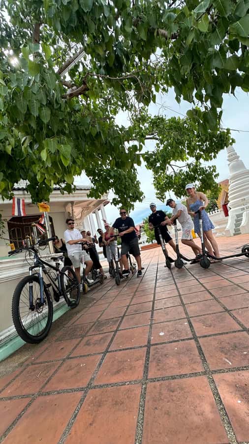 Bangkok: City Highlights Electric Scooter Tour - The 2h30 Old City Route: What Happens Between Each Major Stop