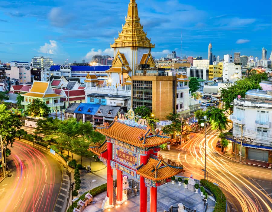 Bangkok: City Highlights & Floating Markets Private Tour - Maeklong Railway Market: watching a daily routine happen