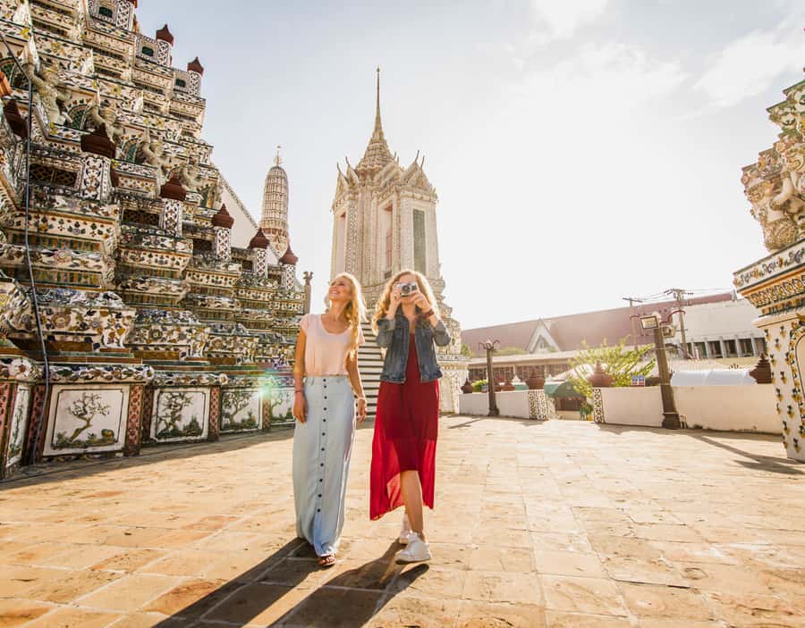 Bangkok: City Highlights & Floating Markets Private Tour - Long day logistics: pickup, dress rules, walking, and heat
