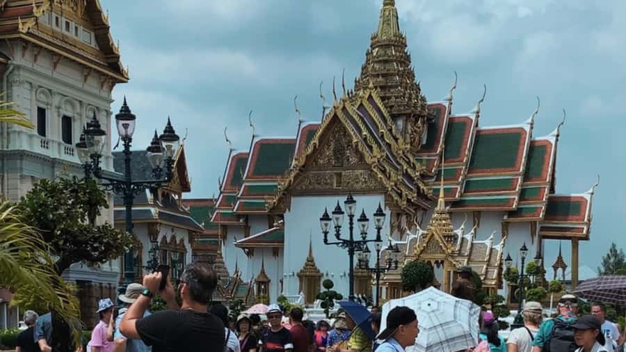 Bangkok: City Highlights Private Tour with Palace & Temples - City Pillar Shrine, Old City Areas, and a River-Side Reset at Tha Chang Pier