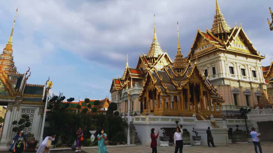Bangkok: City Highlights Private Tour with Palace & Temples - Price and Value: Is $153 Fair for a Private Guide and Entrance Fees?