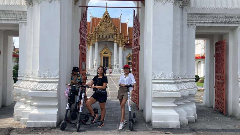 Bangkok Classic Discovery - Temple and monument run: Democracy Monument to Wat Mahannapharam