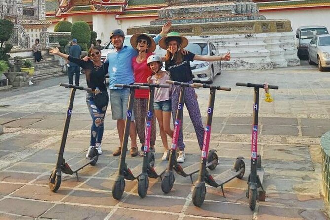 Bangkok Classic E-Scooter &/or Bike Trip - Wat Arun: quick entry, big visual payoff