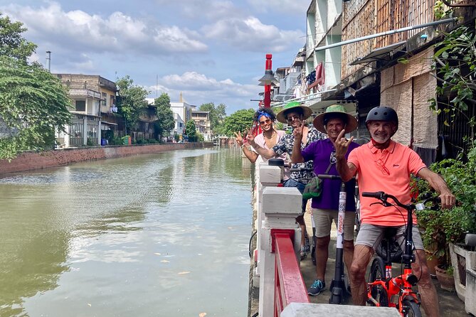 Bangkok Classic E-Scooter &/or Bike Trip - Wat Kalayanamit and the Thonburi-to-temple rhythm