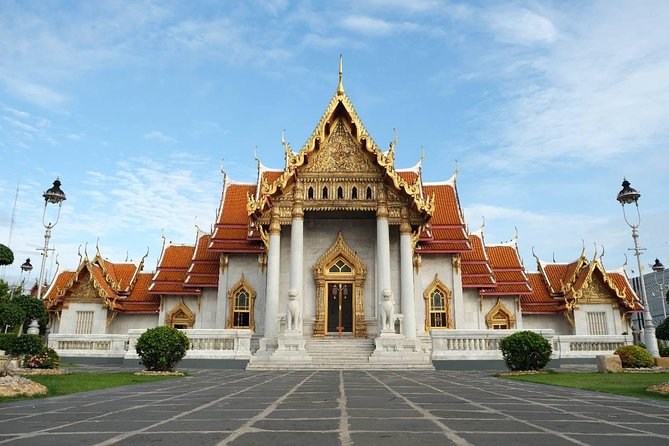 Bangkok Combo: Tuk Tuk App Pass, Chao Phraya Boat & E-sim - Old Town Stop 1: Rattanakosin (Grand Palace and Temples)