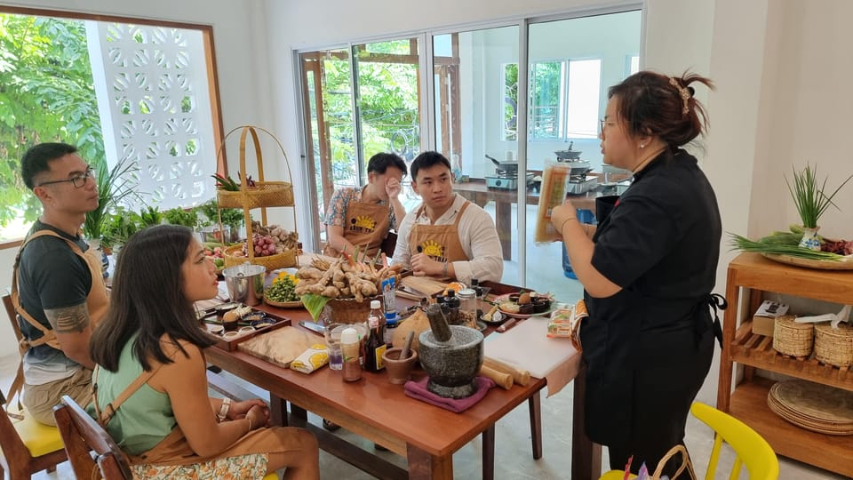 Bangkok: Cooking Class + Tuk Tuk Ride + Market Tour - Who should book this cooking class?