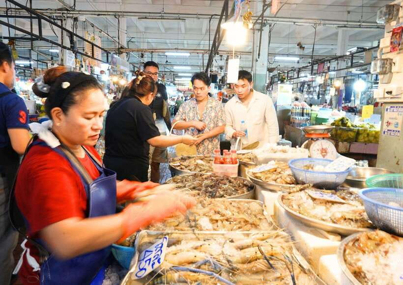 Bangkok: Cooking Class + Tuk Tuk Ride + Market Tour - What you shop for: coconut cream, herbs, prawns, and curry paste