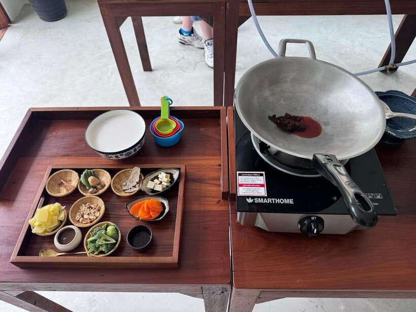 Bangkok: Cooking Class + Tuk Tuk Ride + Market Tour - The shared tuk-tuk ride: short, fun, and useful