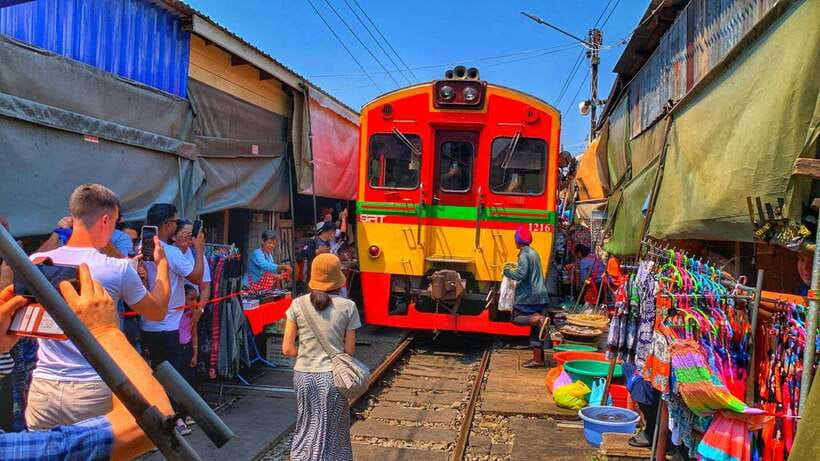 Bangkok: Damnoen Saduak and Mae Klong Train Markets - Bangkok to Mae Klong: Why the train market feels unreal