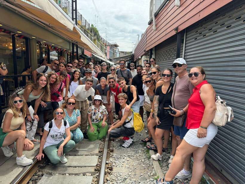 Bangkok: Damnoen Saduak and Mae Klong Train Markets - What to bring so the day stays comfortable