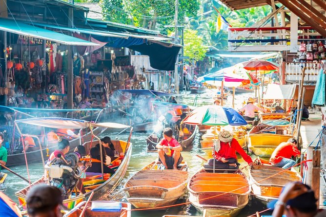 Bangkok: Damnoen Saduak and Maeklong Railway Market Japanese tour - Stop 2: Damnoen Saduak Floating Market, boat ride, and shopping time