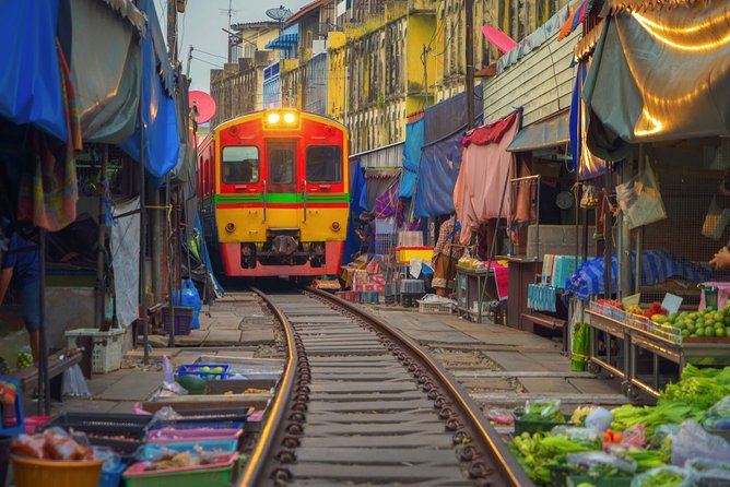 Bangkok: Damnoen Saduak and Maeklong Railway Market Japanese tour - River City Bangkok start, MBK drop-off: a smart end point