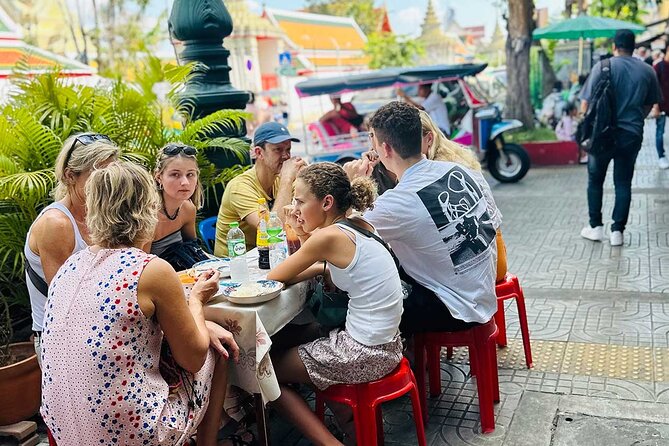 Bangkok Day Tour: Food, Temple & Tuk-Tuk - Group size and guide vibe: why it feels personal
