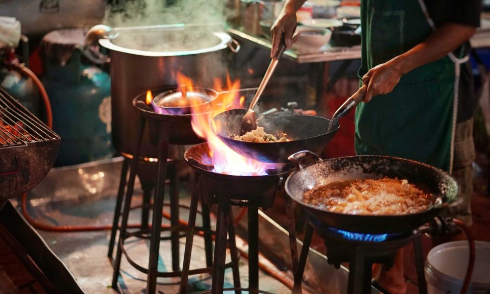Bangkok: Discover a Taste of Chinatown – 2 Hr Walking Tour - The stall lineup: MICHELIN noodles and crispy Pa Tong Go