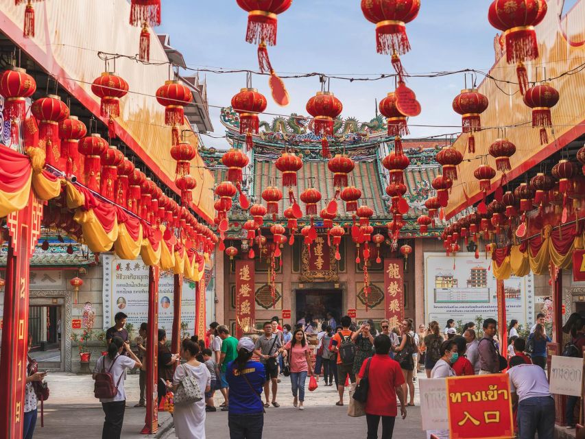 Bangkok: Discover a Taste of Chinatown – 2 Hr Walking Tour - Temple stops and prayer etiquette you can actually use