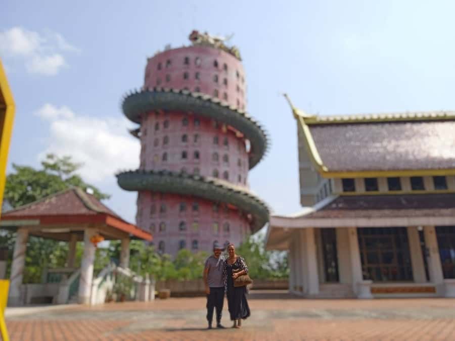 Bangkok: Dragon Temple, Roots Temple and Amphawa in spanish - Who this tour suits best (and who should think twice)
