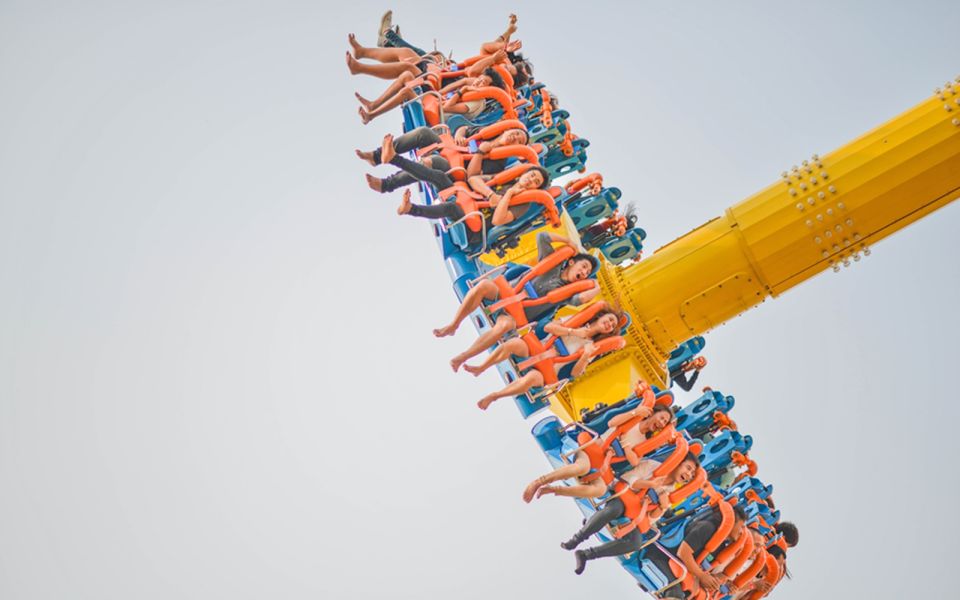 Bangkok: Dream World Entrance Ticket - A theme park day in Pathum Thani built for ride-hunters and snow fans