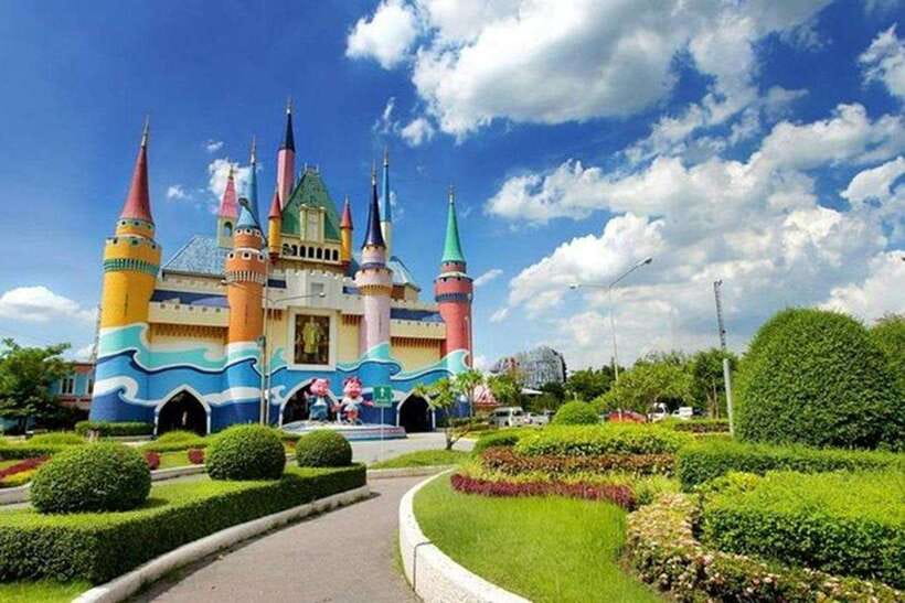 Bangkok: Dream World Unlimited Ride Ticket with Lunch - Unlimited rides and seven themed zones: how to pace the day
