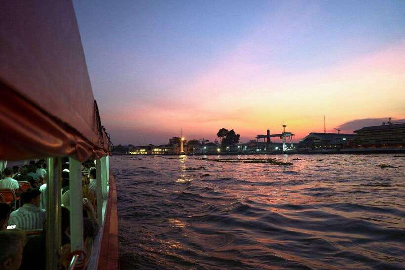 Bangkok Electric Tuk Tuk: Street Food & Markets - Pak Khlong Talat flower market at the end of the day